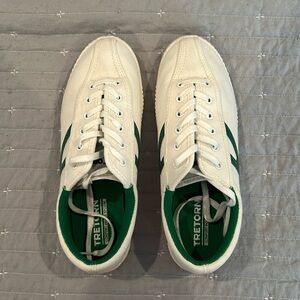 Like new Tretorn shoes- no marks on canvas!